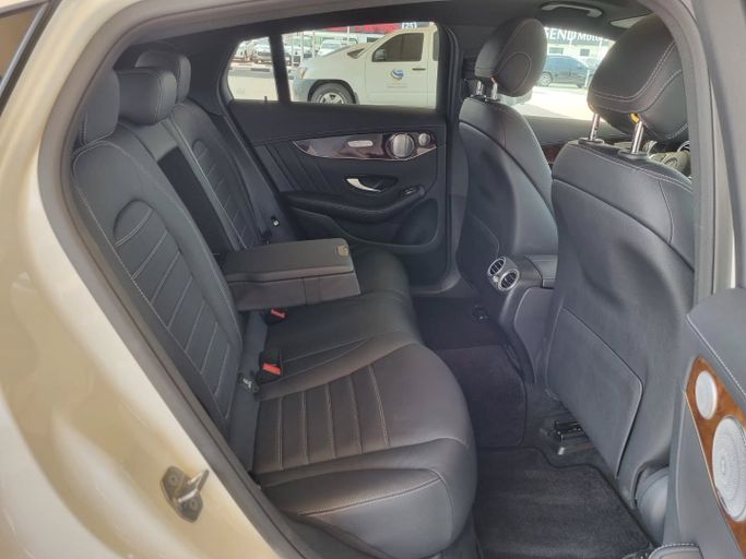 Подержанный Mercedes-Benz GLC Coupe 350 I (C253), 2.0 л, 2018 в Дубае от Saeed Auto Белый цвет. Японская | AUTO.AE