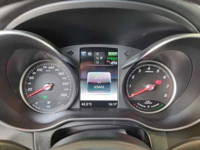 Подержанный Mercedes-Benz GLC Coupe 350 I (C253), 2.0 л, 2018 в Дубае от Saeed Auto Белый цвет. Японская | AUTO.AE