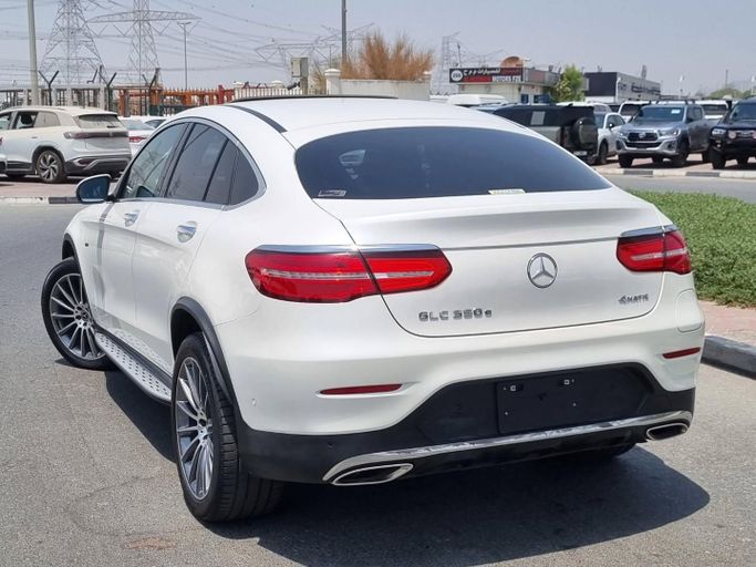 Подержанный Mercedes-Benz GLC Coupe 350 I (C253), 2.0 л, 2018 в Дубае от Saeed Auto Белый цвет. Японская | AUTO.AE