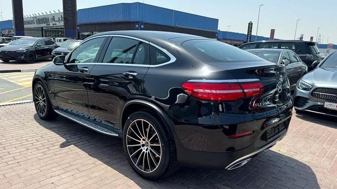 Подержанный Mercedes-Benz GLC Coupe 250 I (C253), 2.0 л, 2018 в Дубае от Ignite Used Cars Черный цвет. GCC | AUTO.AE