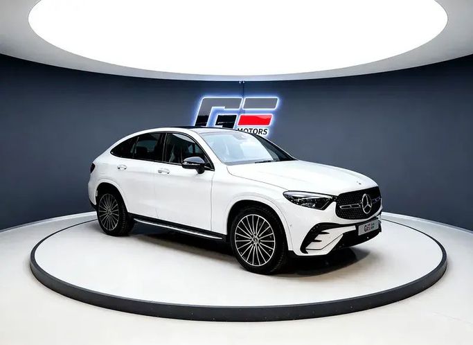 Подержанный Mercedes-Benz GLC Coupe 200 II (C254), 2.0 л, 2025 в Дубае от GE Motors Белый цвет. GCC | AUTO.AE