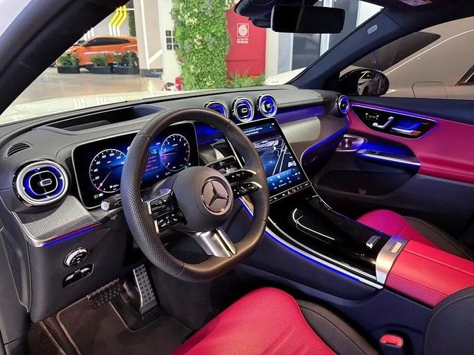 Подержанный Mercedes-Benz GLC Coupe 200 II (C254), 2.0 л, 2025 в Дубае от GE Motors Белый цвет. GCC | AUTO.AE