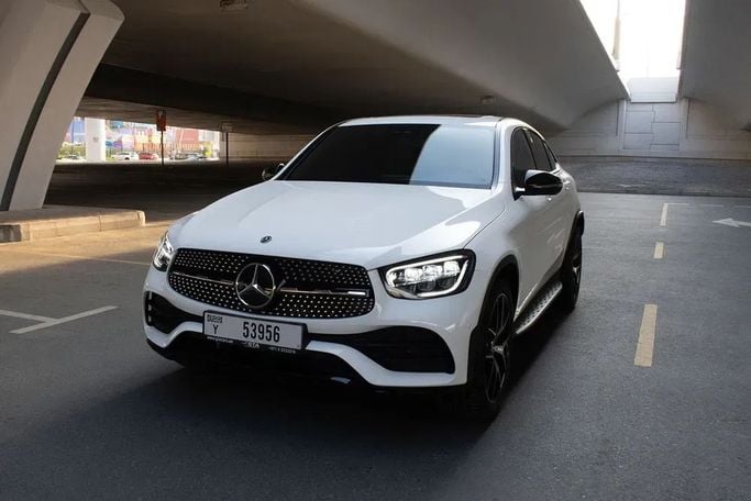 Mercedes-Benz GLC 200 II (X254), 2023 внедорожник 5 дв.  класса в Дубае от Alligator Car Rental белый цвет | AUTO.AE