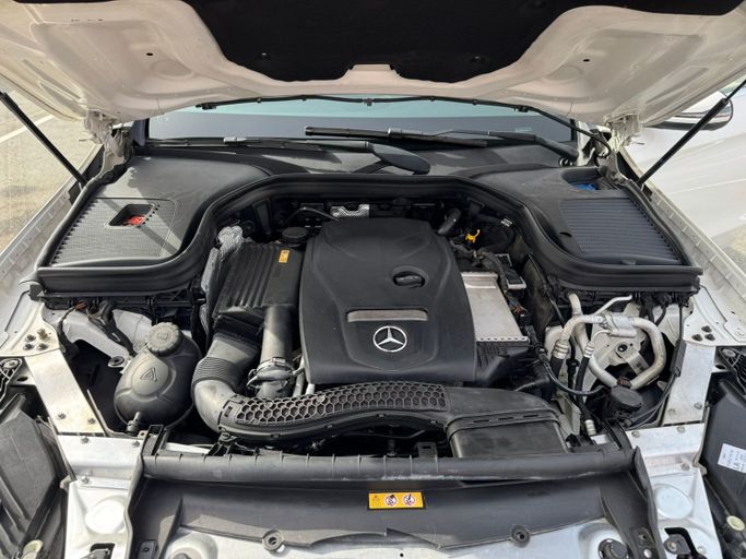 Used Mercedes-Benz GLC 300 I (X253), 2.0 l, 2017 in Dubai, White color. American Specs | AUTO.AE