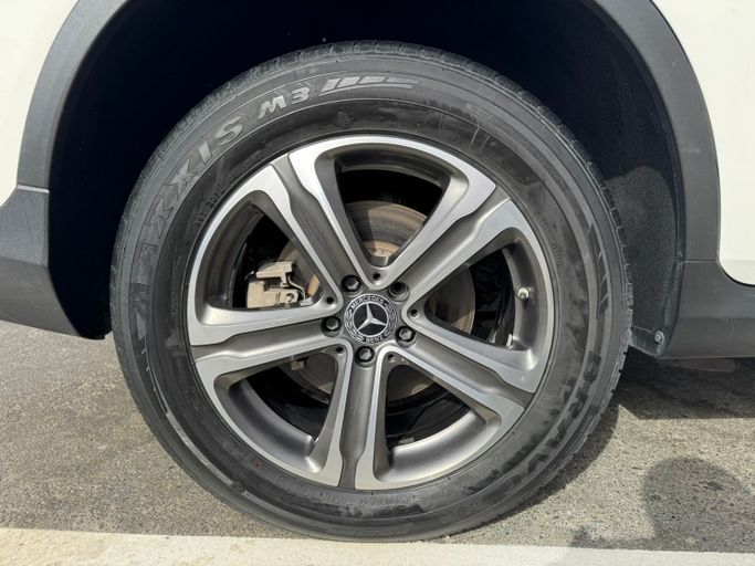 Used Mercedes-Benz GLC 300 I (X253), 2.0 l, 2017 in Dubai, White color. American Specs | AUTO.AE