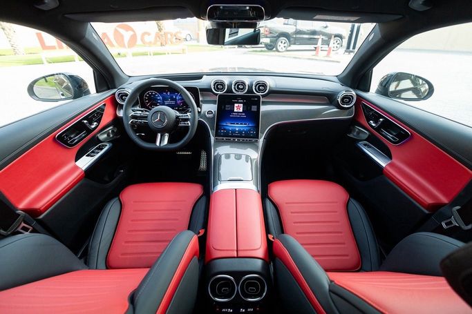 Подержанный Mercedes-Benz GLC 200 II (X254), 2.0 л, 2025 в Дубае от Linda Cars Черный цвет. GCC | AUTO.AE