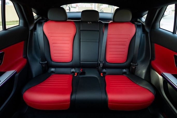 Подержанный Mercedes-Benz GLC 200 II (X254), 2.0 л, 2025 в Дубае от Linda Cars Черный цвет. GCC | AUTO.AE