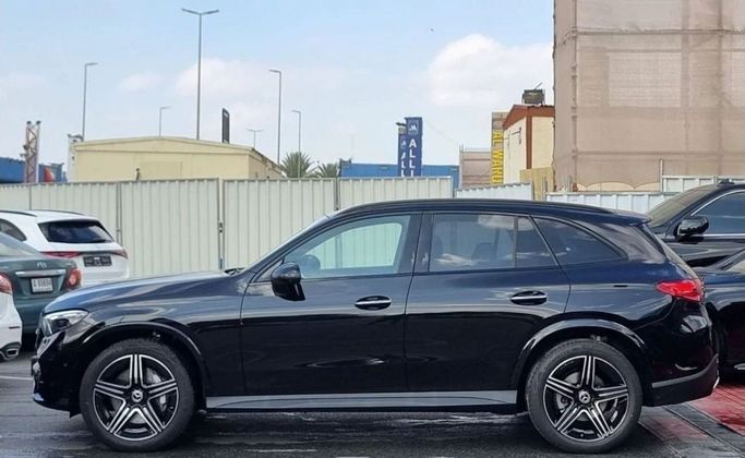Новый Mercedes-Benz GLC 200 II (X254), 2.0 л, 2023 в Дубае от Auto Gallery DXB Черный цвет. Европейская | AUTO.AE