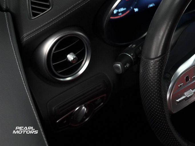 Подержанный Mercedes-Benz GLC 200 I (X253) Рестайлинг, 2.0 л, 2021 в Дубае от Pearl Motors Черный цвет. GCC | AUTO.AE