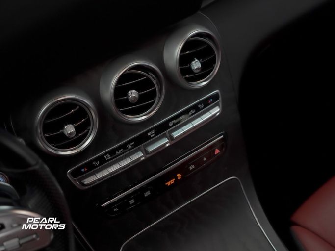 Подержанный Mercedes-Benz GLC 200 I (X253) Рестайлинг, 2.0 л, 2021 в Дубае от Pearl Motors Черный цвет. GCC | AUTO.AE
