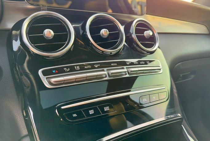 Подержанный Mercedes-Benz GLC 250d I (X253) Рестайлинг, 2.1 л, 2022 в Дубае от Titanum Cars Белый цвет. Other | AUTO.AE