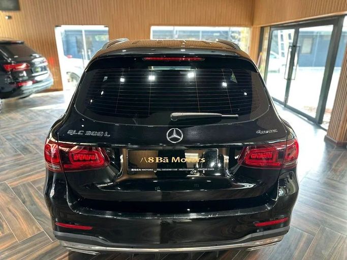 Подержанный Mercedes-Benz GLC 300 II (X254), 2.0 л, 2022 в Дубае от 8 Ba Motors Черный цвет. Other | AUTO.AE
