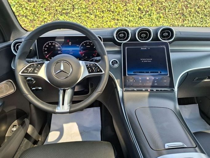 Подержанный Mercedes-Benz GLC 300 II (X254), 2.0 л, 2024 в Дубае от Barkat Alrahmen Motors Синий цвет. Американская | AUTO.AE