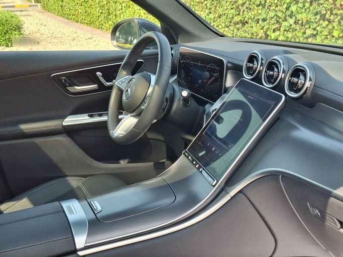 Подержанный Mercedes-Benz GLC 300 II (X254), 2.0 л, 2024 в Дубае от Barkat Alrahmen Motors Синий цвет. Американская | AUTO.AE