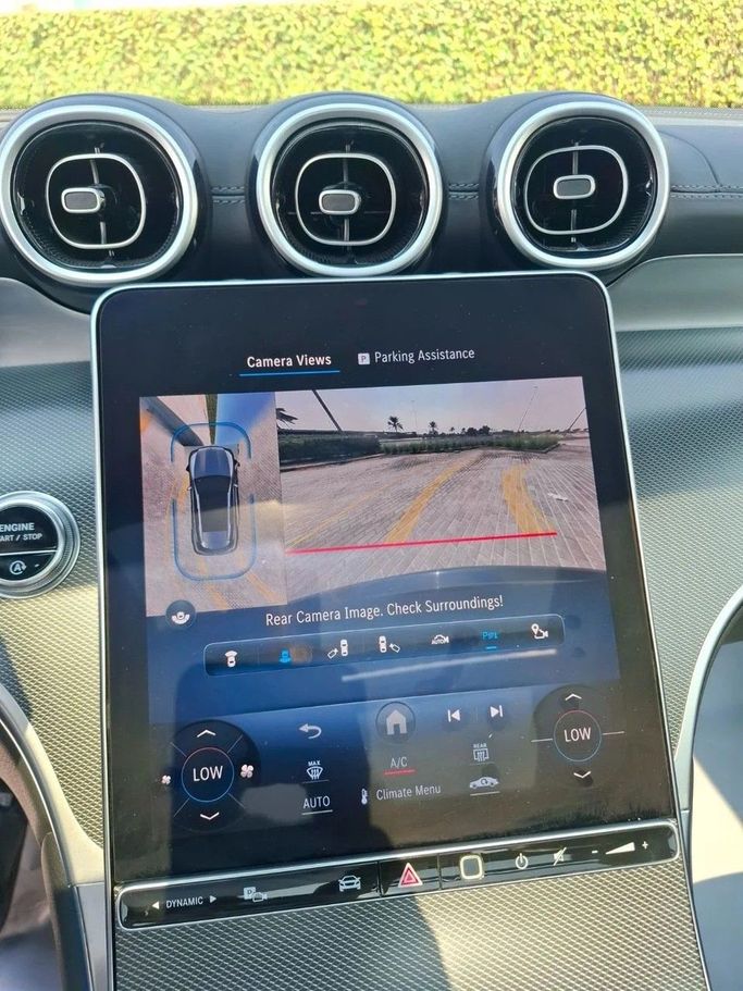 Подержанный Mercedes-Benz GLC 300 II (X254), 2.0 л, 2024 в Дубае от Barkat Alrahmen Motors Синий цвет. Американская | AUTO.AE