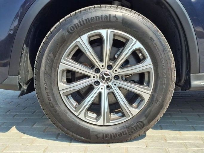 Подержанный Mercedes-Benz GLC 300 II (X254), 2.0 л, 2024 в Дубае от Barkat Alrahmen Motors Синий цвет. Американская | AUTO.AE