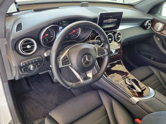 Подержанный Mercedes-Benz GLC 350 I (X253), 2.0 л, 2018 в Дубае от Best Car Белый цвет. Японская | AUTO.AE