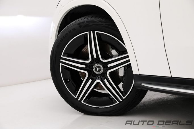 Подержанный Mercedes-Benz GLC 200 II (X254), 2.0 л, 2024 в Дубае от AUTO DEALS Белый цвет. GCC | AUTO.AE