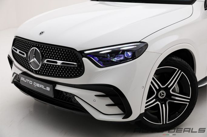 Подержанный Mercedes-Benz GLC 200 II (X254), 2.0 л, 2024 в Дубае от AUTO DEALS Белый цвет. GCC | AUTO.AE