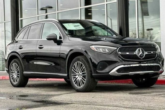 جديدة Mercedes-Benz GLC 300 II (X254), 2.0 l, 2024 في في دبي من Mercury Global FZCO، اللون أسود.  | AUTO.AE