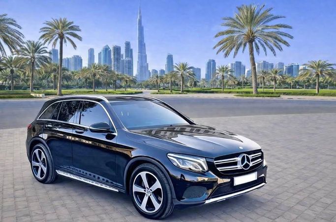 Подержанный Mercedes-Benz GLC 250 I (X253), 2.0 л, 2018 в Дубае от LiveCars Черный цвет. GCC | AUTO.AE