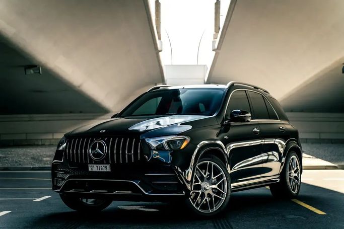 Mercedes-Benz GLE AMG 53 AMG II (V167) Рестайлинг, 2023 внедорожник 5 дв.  класса в Дубае от Drivex Car Rental черный цвет | AUTO.AE