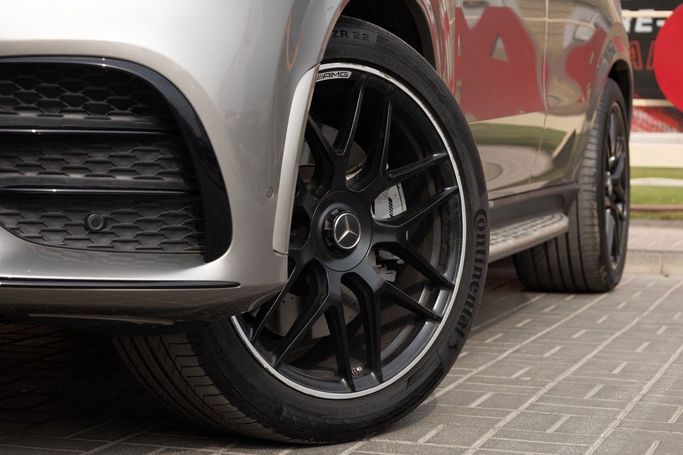 Подержанный Mercedes-Benz GLE AMG 53 AMG II (V167), 3.0 л, 2023 в Дубае от Linda Cars Бежевый цвет. GCC | AUTO.AE