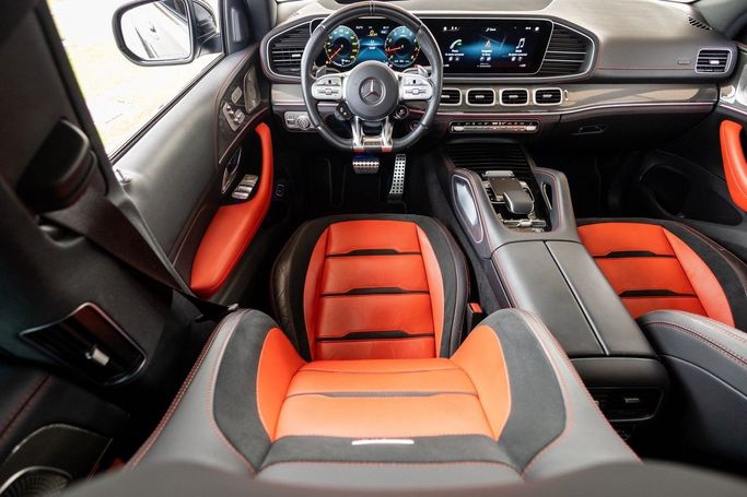 Подержанный Mercedes-Benz GLE AMG 53 AMG II (V167), 3.0 л, 2023 в Дубае от Linda Cars Бежевый цвет. GCC | AUTO.AE