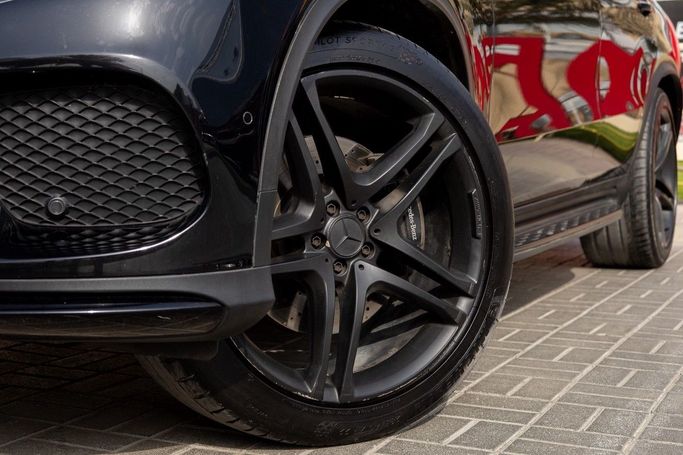 Подержанный Mercedes-Benz GLE AMG 43 AMG I (W166), 3.0 л, 2017 в Дубае от Linda Cars Черный цвет. Японская | AUTO.AE