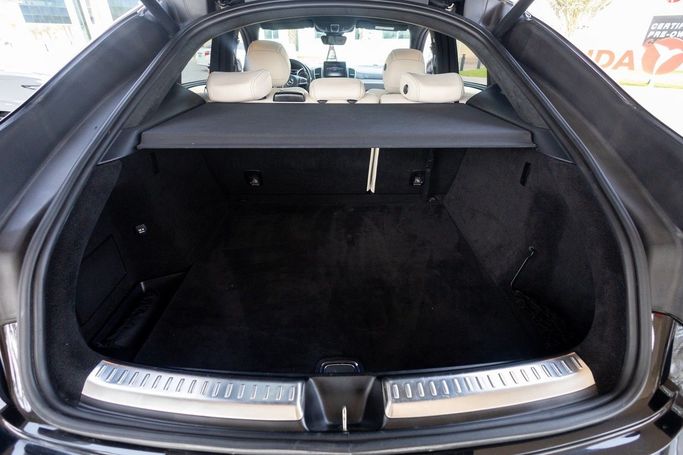 Подержанный Mercedes-Benz GLE AMG 43 AMG I (W166), 3.0 л, 2017 в Дубае от Linda Cars Черный цвет. Японская | AUTO.AE