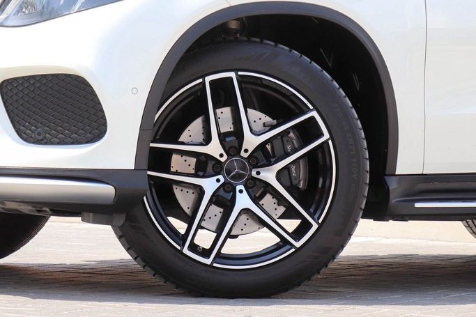 Подержанный Mercedes-Benz GLE AMG 43 AMG I (W166), 3.0 л, 2018 в Дубае от Linda Cars Белый цвет. GCC | AUTO.AE