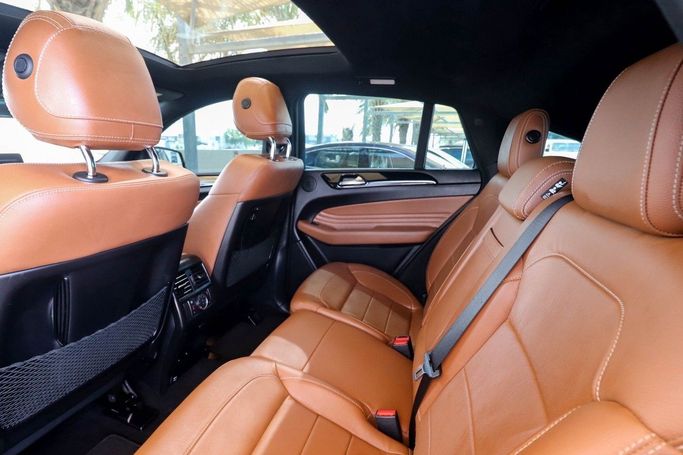 Подержанный Mercedes-Benz GLE AMG 43 AMG I (W166), 3.0 л, 2018 в Дубае от Linda Cars Белый цвет. GCC | AUTO.AE