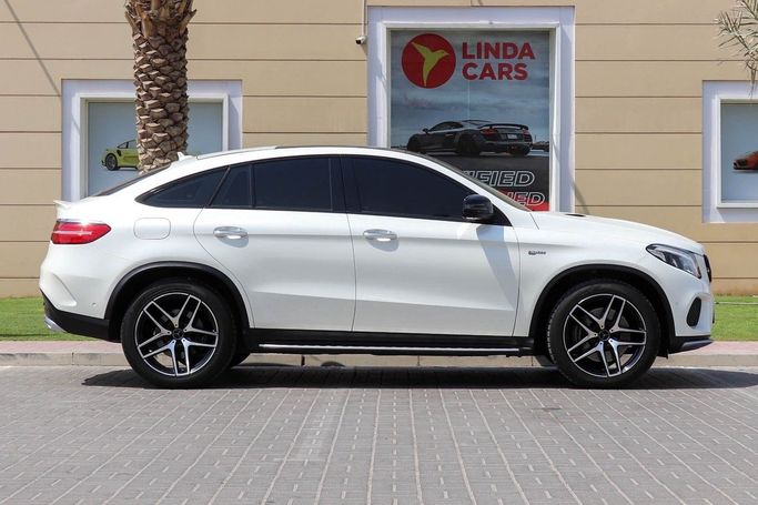 Подержанный Mercedes-Benz GLE AMG 43 AMG I (W166), 3.0 л, 2018 в Дубае от Linda Cars Белый цвет. GCC | AUTO.AE