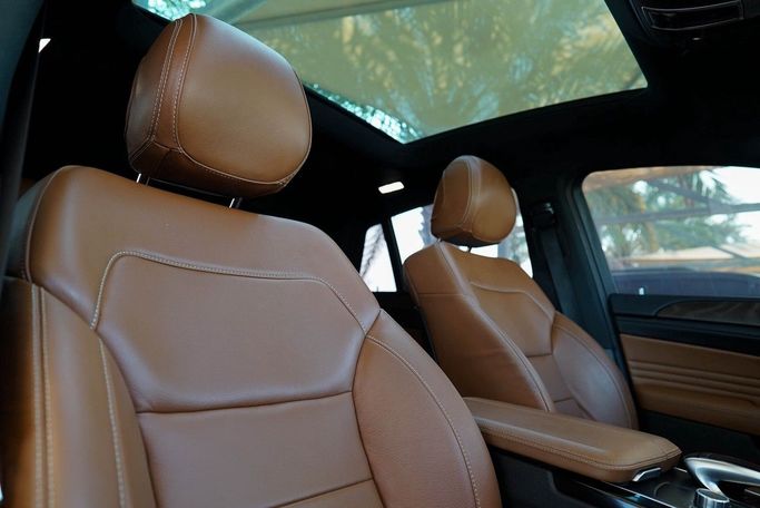 Подержанный Mercedes-Benz GLE AMG 43 AMG I (W166), 3.0 л, 2018 в Дубае от Linda Cars Белый цвет. GCC | AUTO.AE