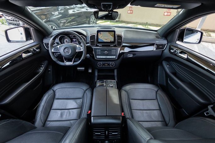 Подержанный Mercedes-Benz GLE AMG 43 AMG I (W166), 3.0 л, 2018 в Дубае от Linda Cars Серебристый цвет. GCC | AUTO.AE