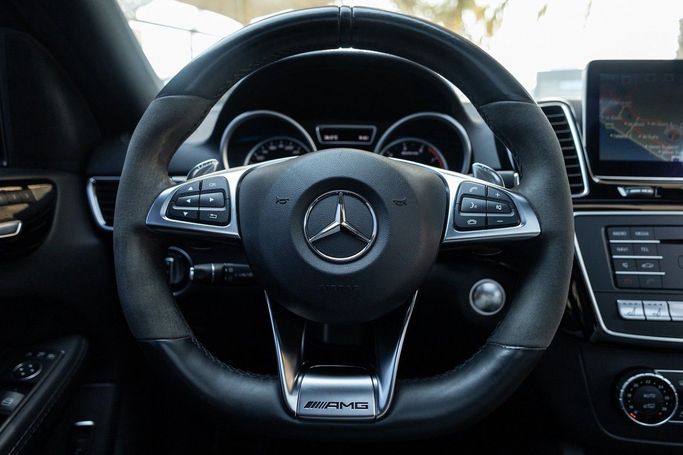 Подержанный Mercedes-Benz GLE AMG 43 AMG I (W166), 3.0 л, 2018 в Дубае от Linda Cars Серебристый цвет. GCC | AUTO.AE