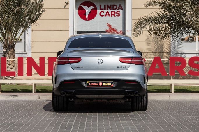 Подержанный Mercedes-Benz GLE AMG 43 AMG I (W166), 3.0 л, 2018 в Дубае от Linda Cars Серебристый цвет. GCC | AUTO.AE