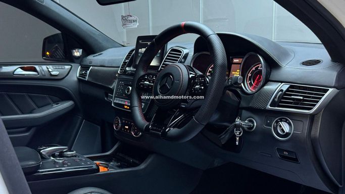 Подержанный Mercedes-Benz GLE AMG 63 AMG I (W166), 5.5 л, 2016 в Дубае от Alhamd Motors Белый цвет. Other | AUTO.AE