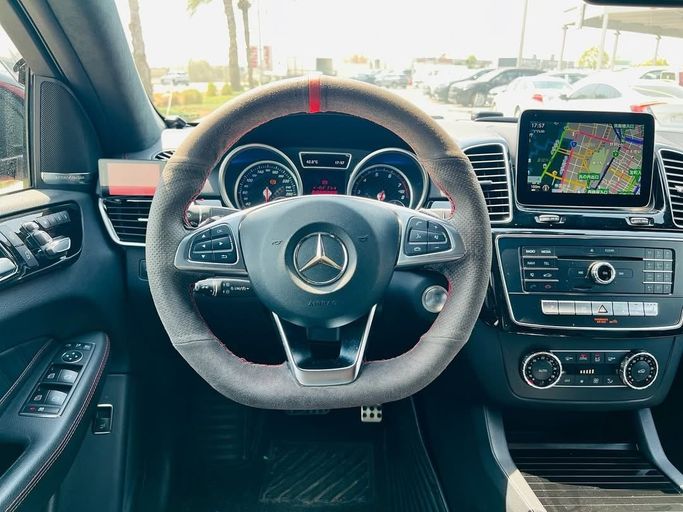 Подержанный Mercedes-Benz GLE AMG 43 AMG I (W166), 3.0 л, 2017 в Дубае от Lakhani Motors Красный цвет. Японская | AUTO.AE