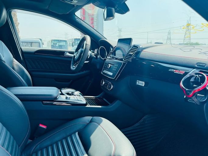 Подержанный Mercedes-Benz GLE AMG 43 AMG I (W166), 3.0 л, 2017 в Дубае от Lakhani Motors Красный цвет. Японская | AUTO.AE