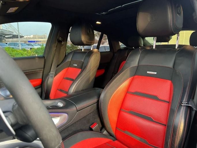 Подержанный Mercedes-Benz GLE AMG 63 AMG S II (V167), 4.0 л, 2021 в Дубае от Drivenchy Motors Белый цвет. GCC | AUTO.AE