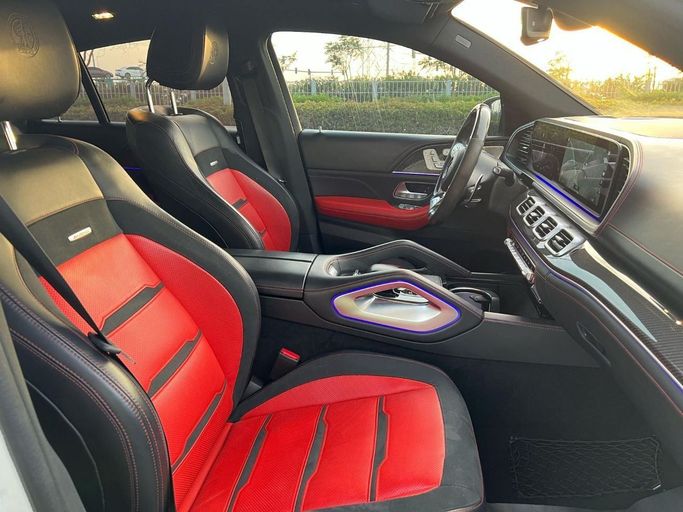 Подержанный Mercedes-Benz GLE AMG 63 AMG S II (V167), 4.0 л, 2021 в Дубае от Drivenchy Motors Белый цвет. GCC | AUTO.AE