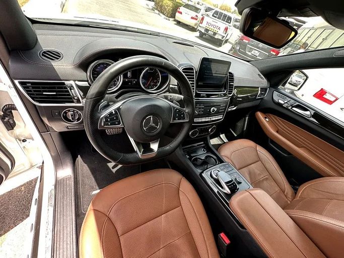 Подержанный Mercedes-Benz GLE AMG 43 AMG I (W166), 3.0 л, 2018 в Дубае от Formula Motors Белый цвет. GCC | AUTO.AE