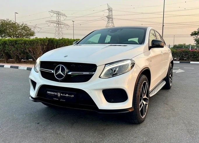 Подержанный Mercedes-Benz GLE Coupe AMG 43 AMG I (C292), 3.0 л, 2019 в Дубае от Designo Cars Trading Белый цвет. GCC | AUTO.AE