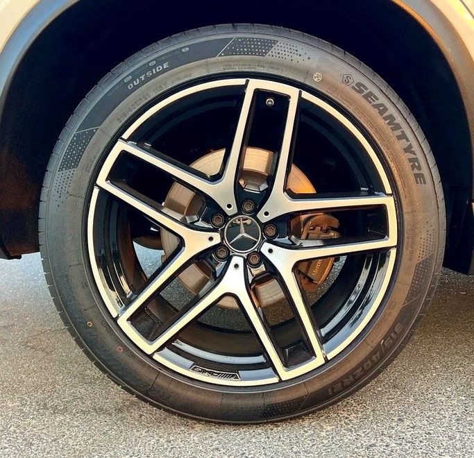 Подержанный Mercedes-Benz GLE Coupe AMG 43 AMG I (C292), 3.0 л, 2019 в Дубае от Designo Cars Trading Белый цвет. GCC | AUTO.AE