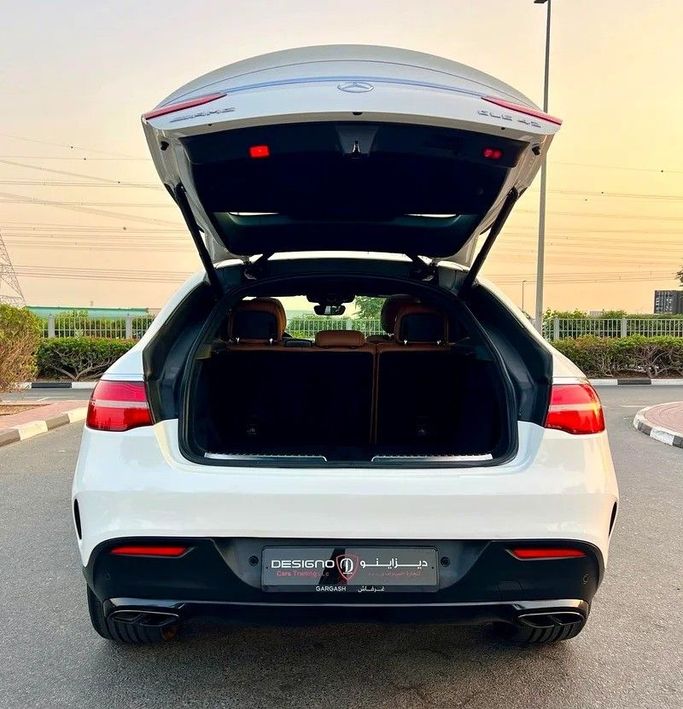 Подержанный Mercedes-Benz GLE Coupe AMG 43 AMG I (C292), 3.0 л, 2019 в Дубае от Designo Cars Trading Белый цвет. GCC | AUTO.AE