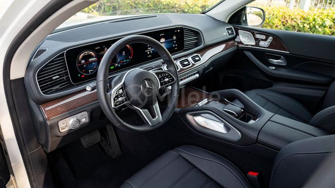 Новый Mercedes-Benz GLE Coupe 450 II (C167), 3.0 л, 2023 в Дубае от Milele Белый цвет. Other | AUTO.AE