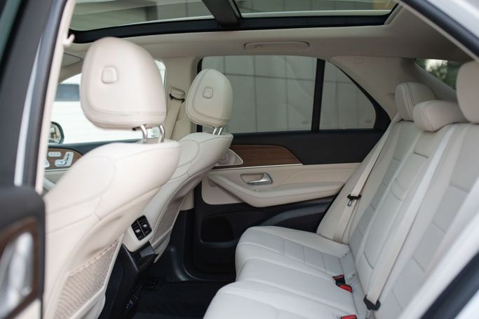 Mercedes-Benz GLE 450 II (V167) Рестайлинг, 2024 внедорожник 5 дв.  класса в Дубае от Princess белый цвет | AUTO.AE