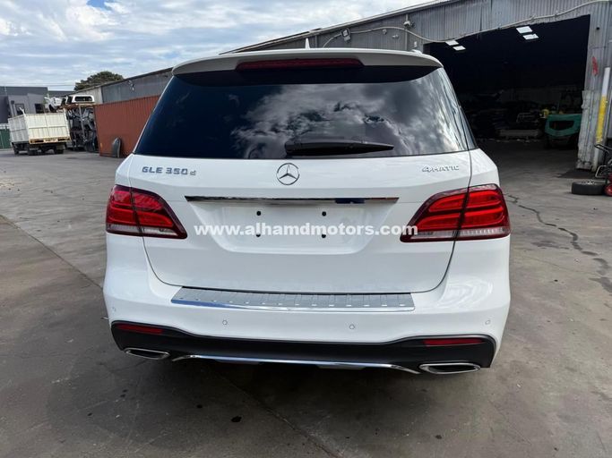 Подержанный Mercedes-Benz GLE 350 d I (W166), 3.0 л, 2018 в Дубае от Alhamd Motors Белый цвет. Other | AUTO.AE