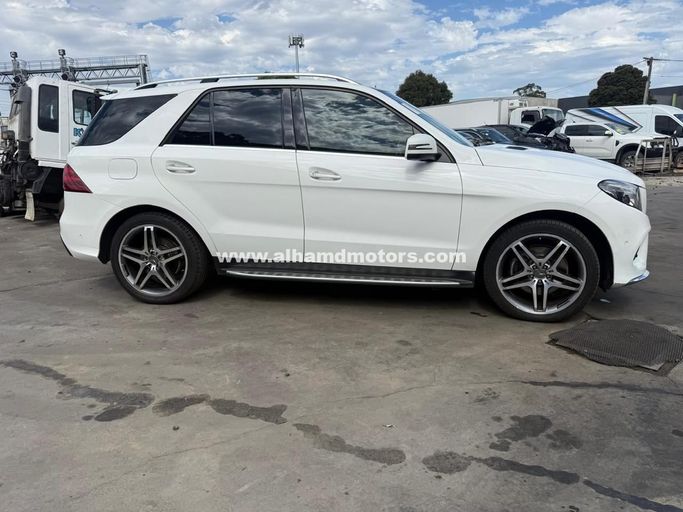 Подержанный Mercedes-Benz GLE 350 d I (W166), 3.0 л, 2018 в Дубае от Alhamd Motors Белый цвет. Other | AUTO.AE